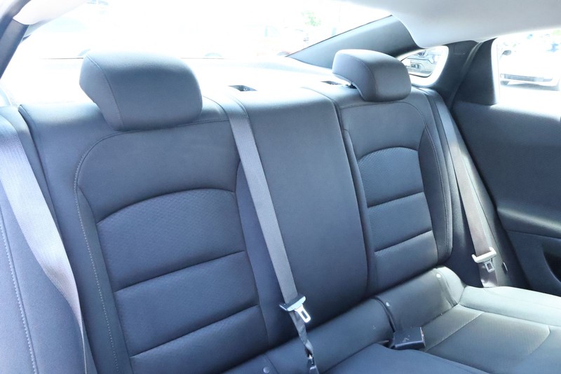 Chevrolet Malibu Vehicle Full-screen Gallery Image 21