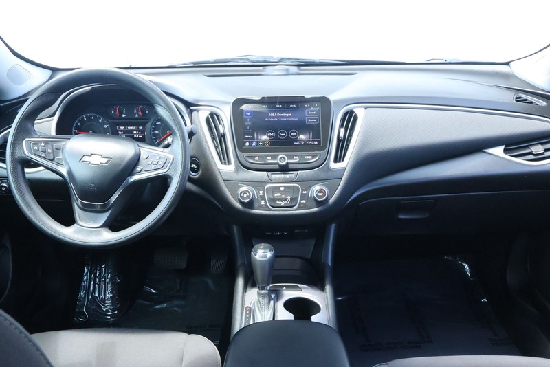 Chevrolet Malibu Vehicle Full-screen Gallery Image 22