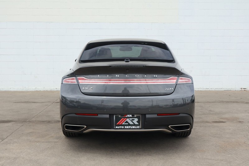 Lincoln MKZ Vehicle Full-screen Gallery Image 06