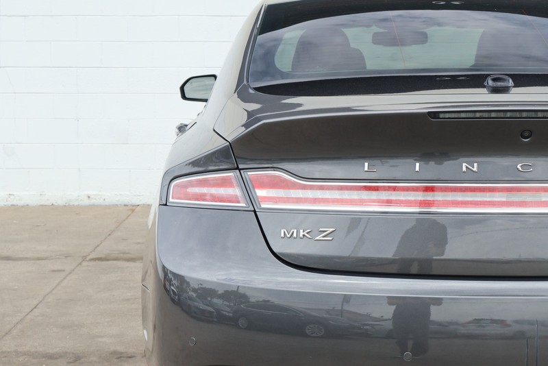 Lincoln MKZ Vehicle Full-screen Gallery Image 07
