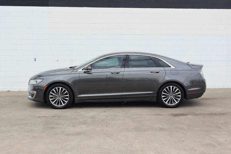 Lincoln MKZ Vehicle Full-screen Gallery Image 11