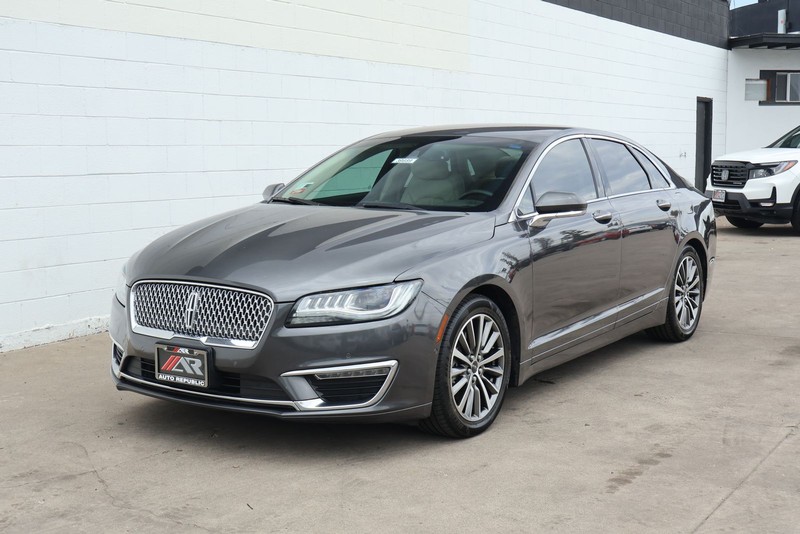 Lincoln MKZ Vehicle Full-screen Gallery Image 12