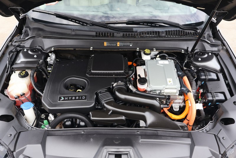 Lincoln MKZ Vehicle Full-screen Gallery Image 13