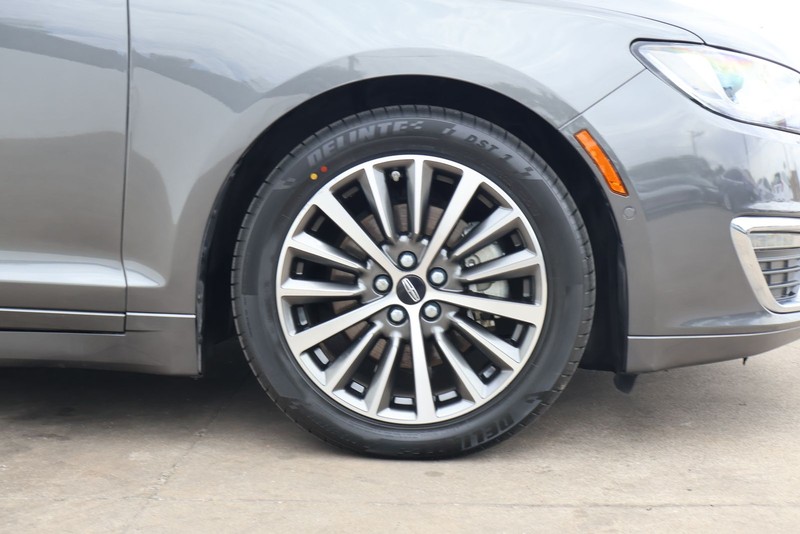 Lincoln MKZ Vehicle Full-screen Gallery Image 14