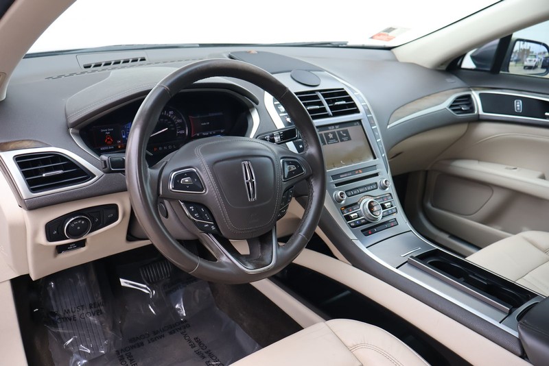 Lincoln MKZ Vehicle Full-screen Gallery Image 16