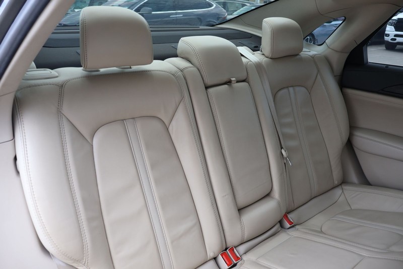 Lincoln MKZ Vehicle Full-screen Gallery Image 21