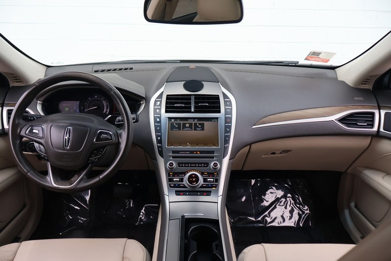 Lincoln MKZ Vehicle Full-screen Gallery Image 22