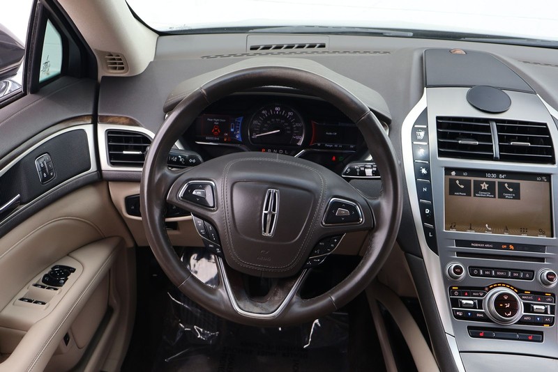 Lincoln MKZ Vehicle Full-screen Gallery Image 24