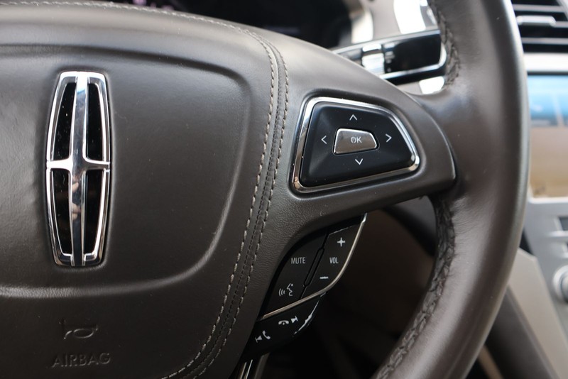 Lincoln MKZ Vehicle Full-screen Gallery Image 26