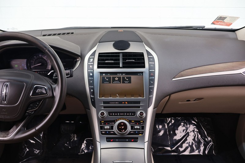 Lincoln MKZ Vehicle Full-screen Gallery Image 27