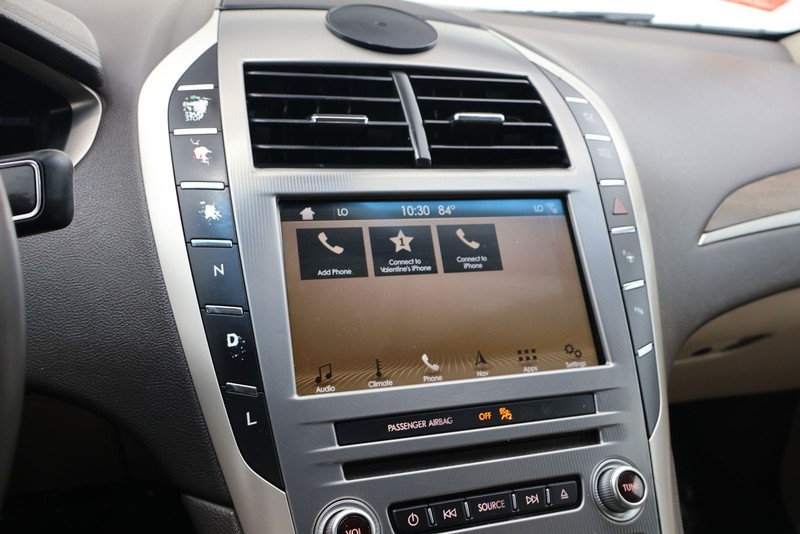 Lincoln MKZ Vehicle Full-screen Gallery Image 28