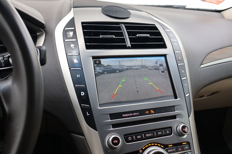 Lincoln MKZ Vehicle Full-screen Gallery Image 29