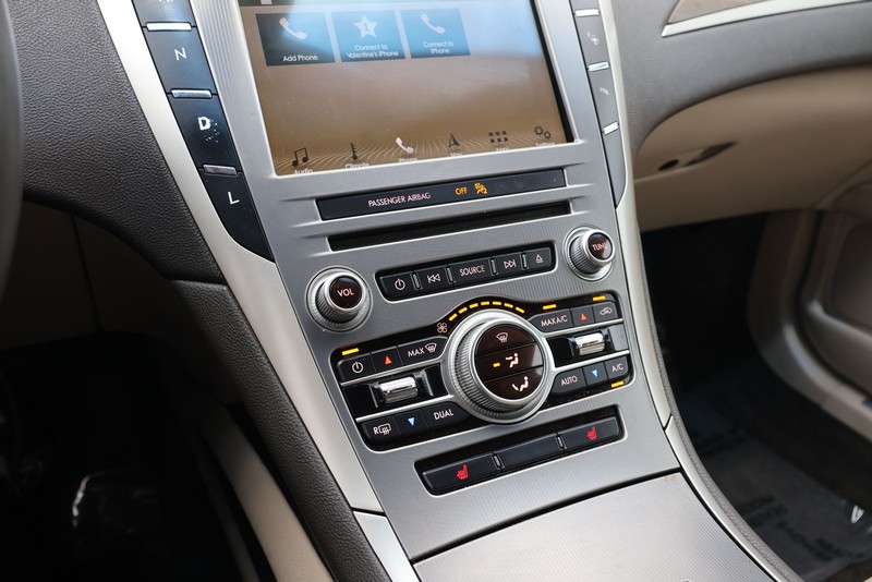 Lincoln MKZ Vehicle Full-screen Gallery Image 30