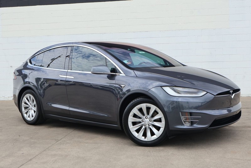 Tesla Model X Vehicle Full-screen Gallery Image 01