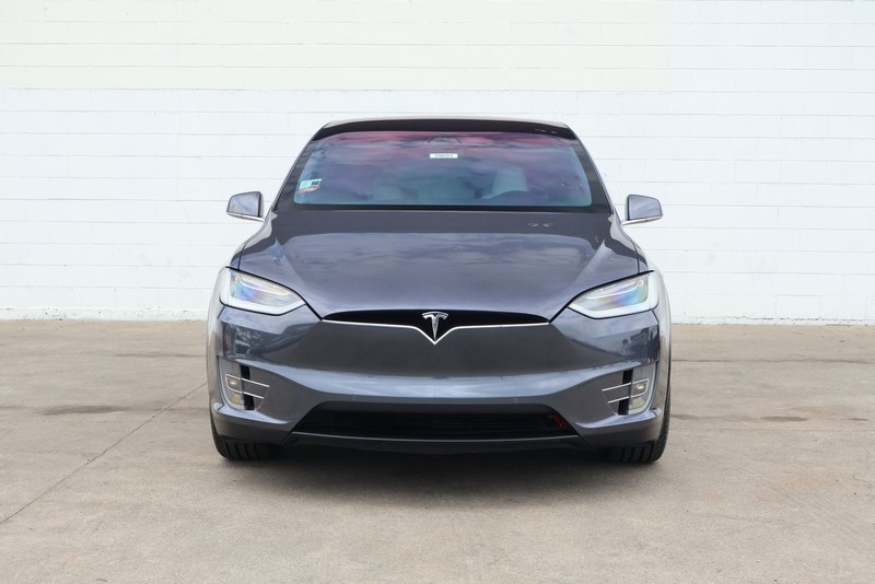 Tesla Model X Vehicle Full-screen Gallery Image 02