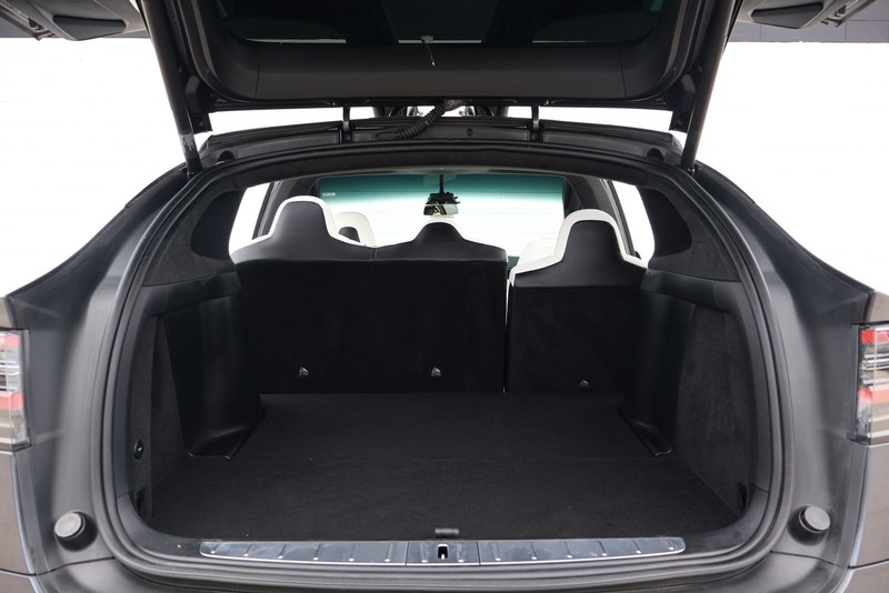 Tesla Model X Vehicle Full-screen Gallery Image 10