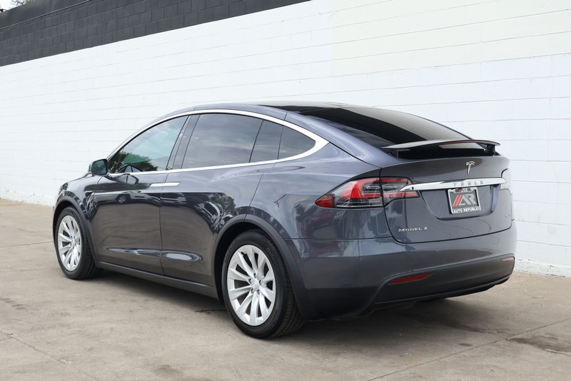 Tesla Model X Vehicle Full-screen Gallery Image 11