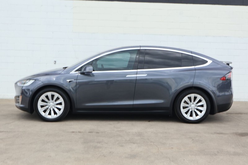 Tesla Model X Vehicle Full-screen Gallery Image 12