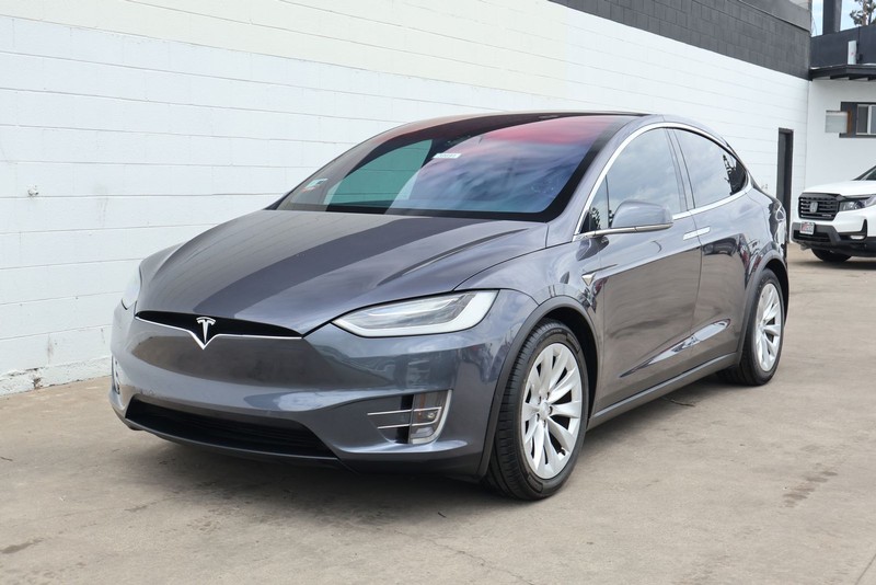 Tesla Model X Vehicle Full-screen Gallery Image 13