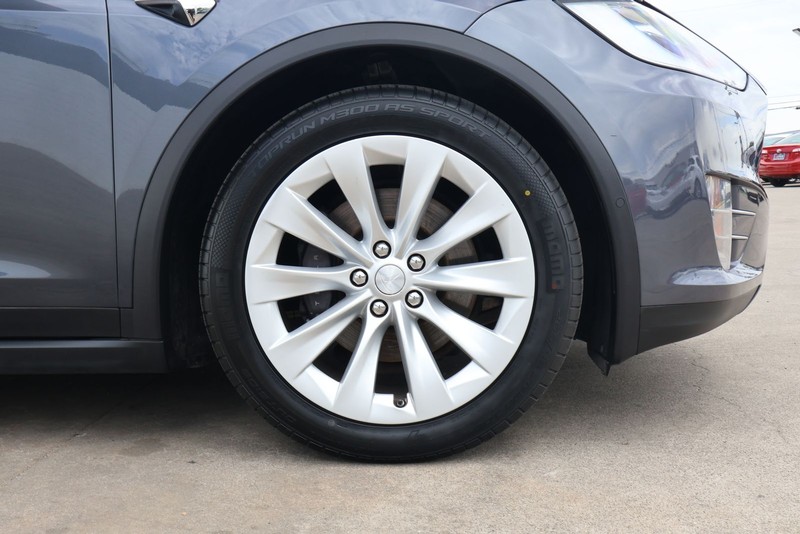 Tesla Model X Vehicle Full-screen Gallery Image 15
