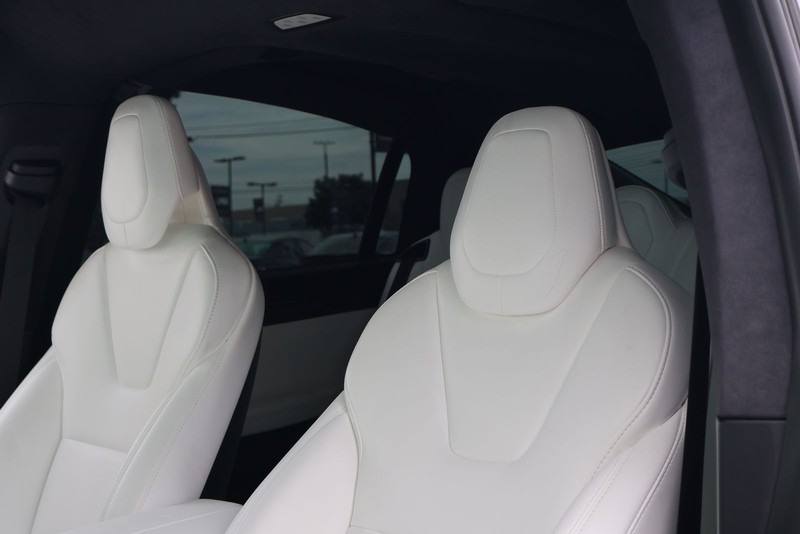 Tesla Model X Vehicle Full-screen Gallery Image 19