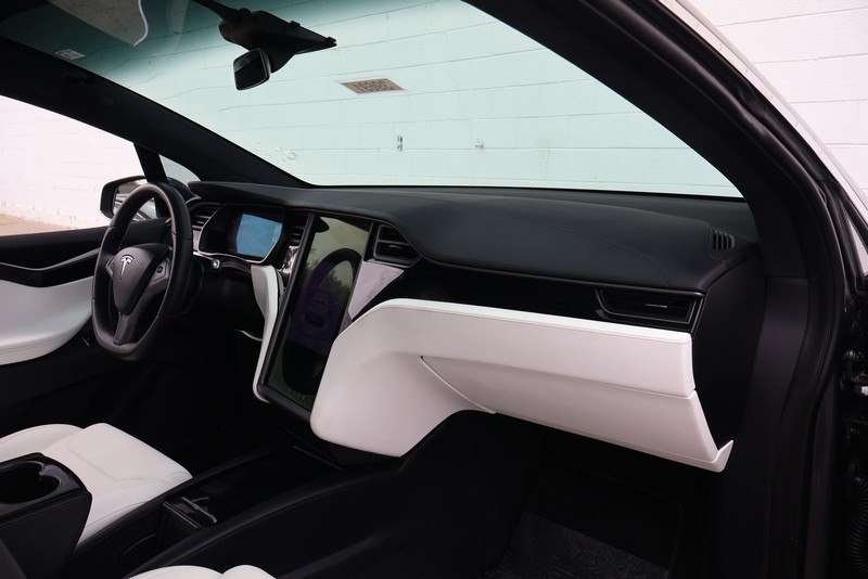 Tesla Model X Vehicle Full-screen Gallery Image 20