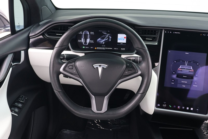 Tesla Model X Vehicle Full-screen Gallery Image 25