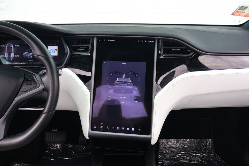 Tesla Model X Vehicle Full-screen Gallery Image 28