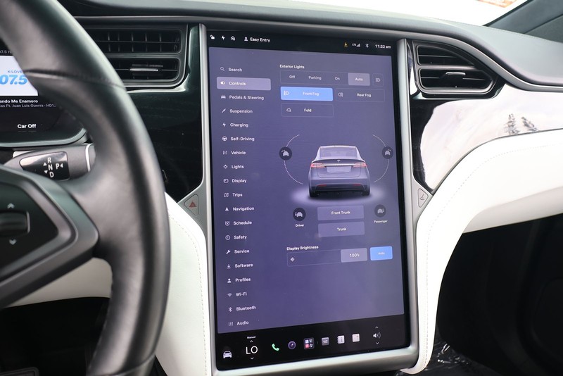 Tesla Model X Vehicle Full-screen Gallery Image 30