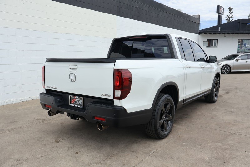 Honda Ridgeline Vehicle Full-screen Gallery Image 05