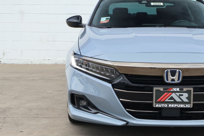 Honda Accord Hybrid Vehicle Full-screen Gallery Image 03