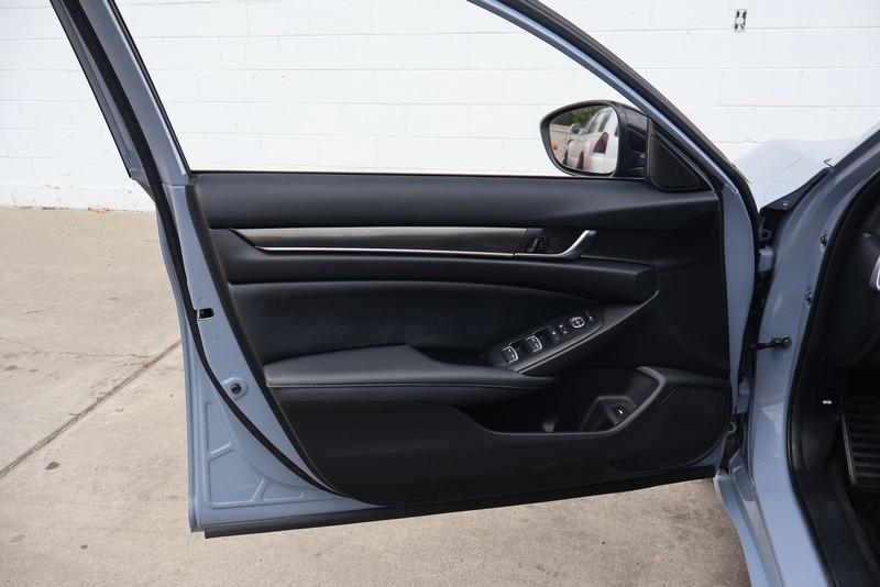Honda Accord Hybrid Vehicle Full-screen Gallery Image 15