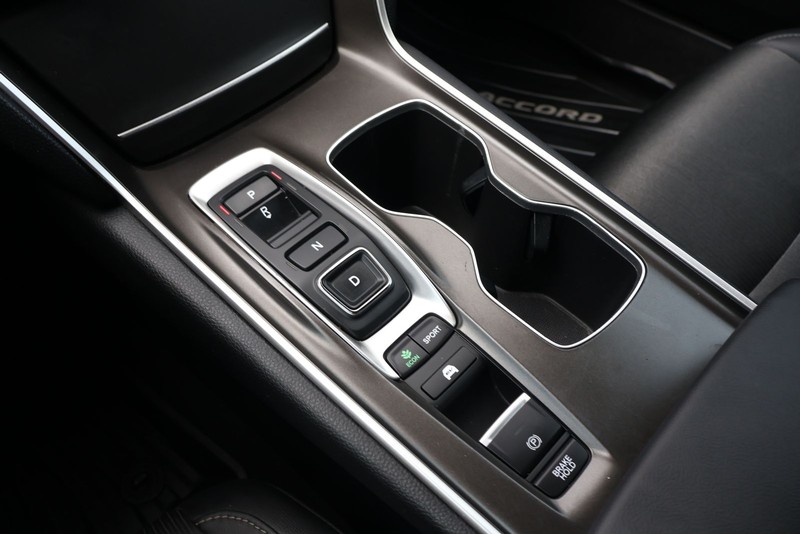 Honda Accord Hybrid Vehicle Full-screen Gallery Image 29