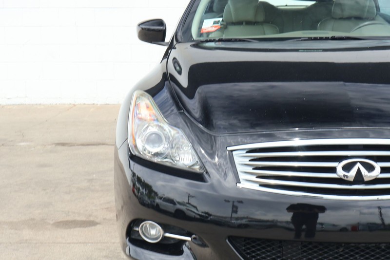 INFINITI G37 Convertible Vehicle Full-screen Gallery Image 03