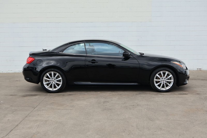 INFINITI G37 Convertible Vehicle Full-screen Gallery Image 04