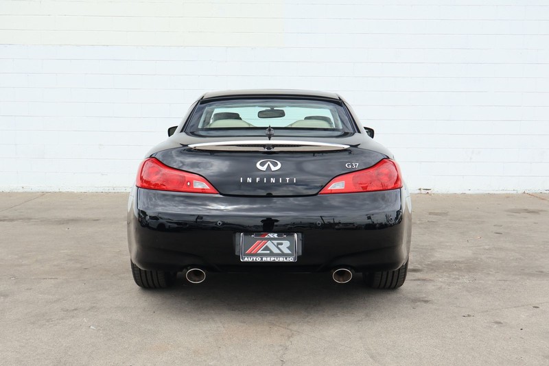 INFINITI G37 Convertible Vehicle Full-screen Gallery Image 06