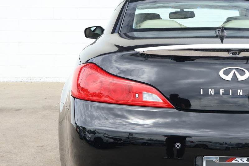 INFINITI G37 Convertible Vehicle Full-screen Gallery Image 07