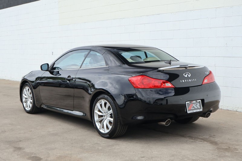 INFINITI G37 Convertible Vehicle Full-screen Gallery Image 09