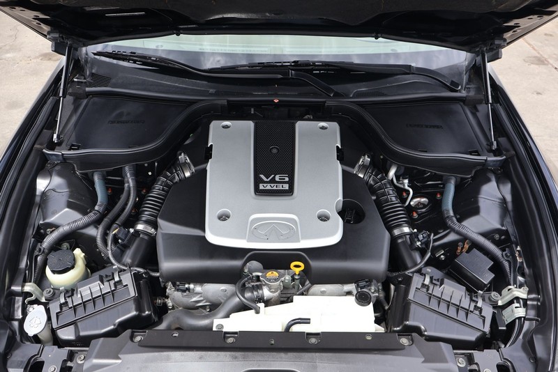 INFINITI G37 Convertible Vehicle Full-screen Gallery Image 12
