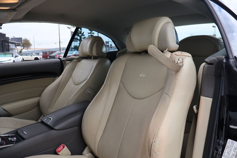 INFINITI G37 Convertible Vehicle Full-screen Gallery Image 16