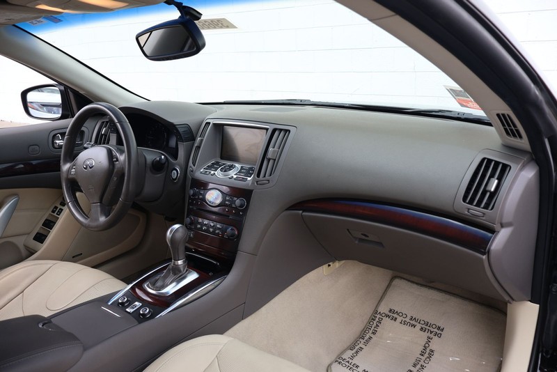 INFINITI G37 Convertible Vehicle Full-screen Gallery Image 18