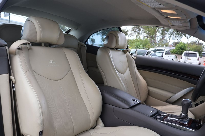INFINITI G37 Convertible Vehicle Full-screen Gallery Image 19