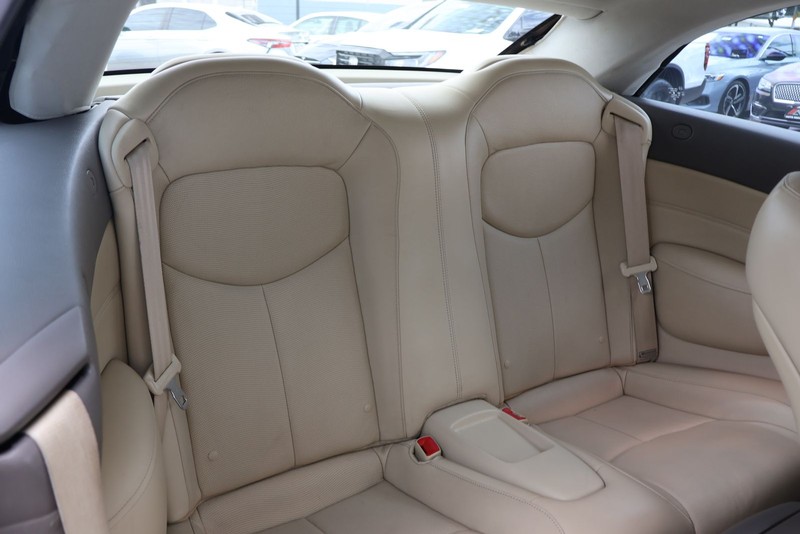 INFINITI G37 Convertible Vehicle Full-screen Gallery Image 20