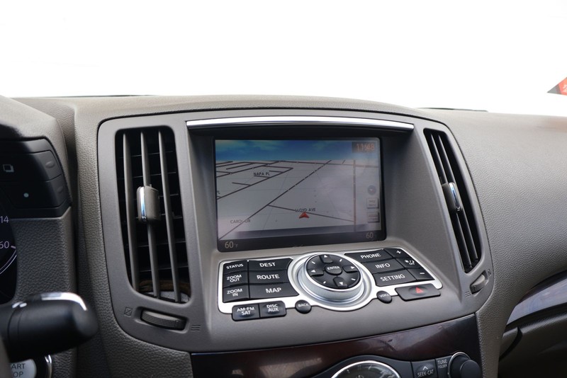 INFINITI G37 Convertible Vehicle Full-screen Gallery Image 27