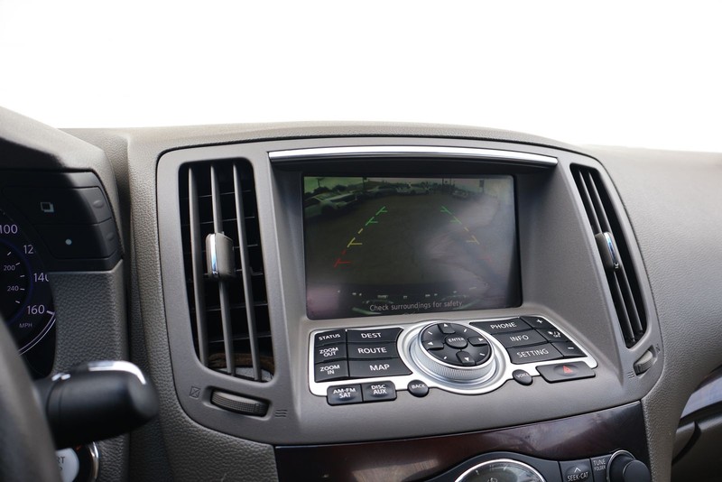INFINITI G37 Convertible Vehicle Full-screen Gallery Image 28