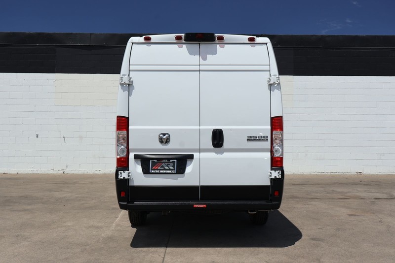 Ram ProMaster Cargo Van Vehicle Full-screen Gallery Image 07