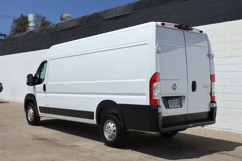 Ram ProMaster Cargo Van Vehicle Full-screen Gallery Image 10