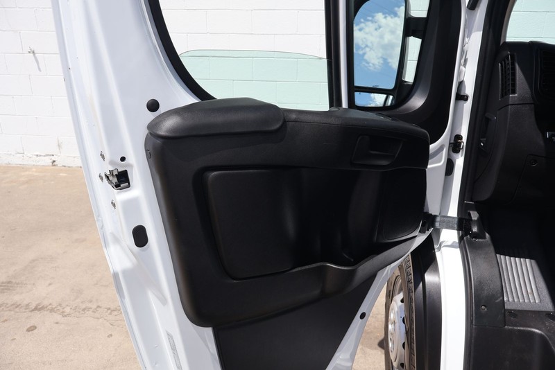 Ram ProMaster Cargo Van Vehicle Full-screen Gallery Image 15