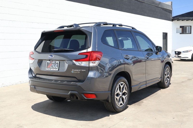 Subaru Forester Vehicle Full-screen Gallery Image 05