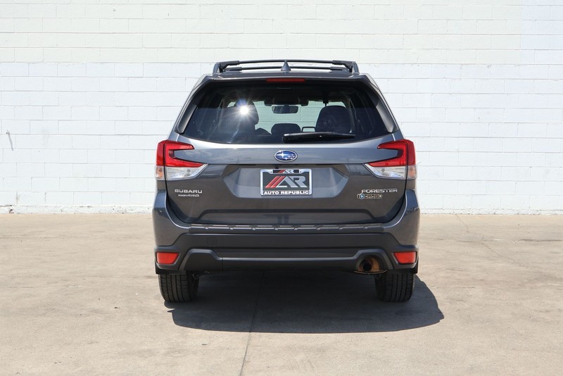 Subaru Forester Vehicle Full-screen Gallery Image 06